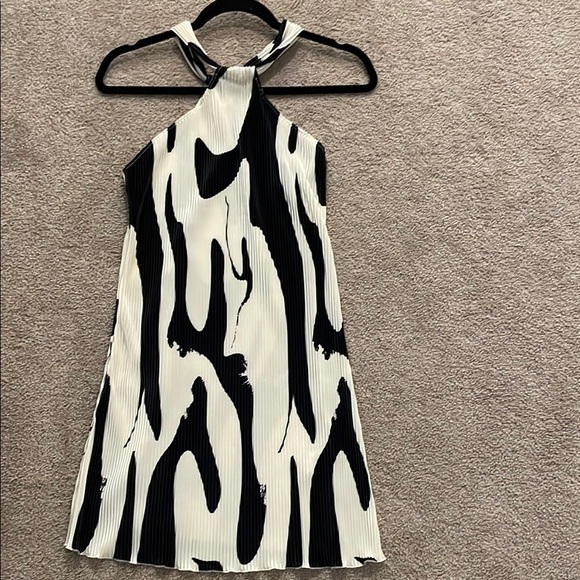 SHEIN Black and White Abstract Mini Dress - Picture 2 of 4